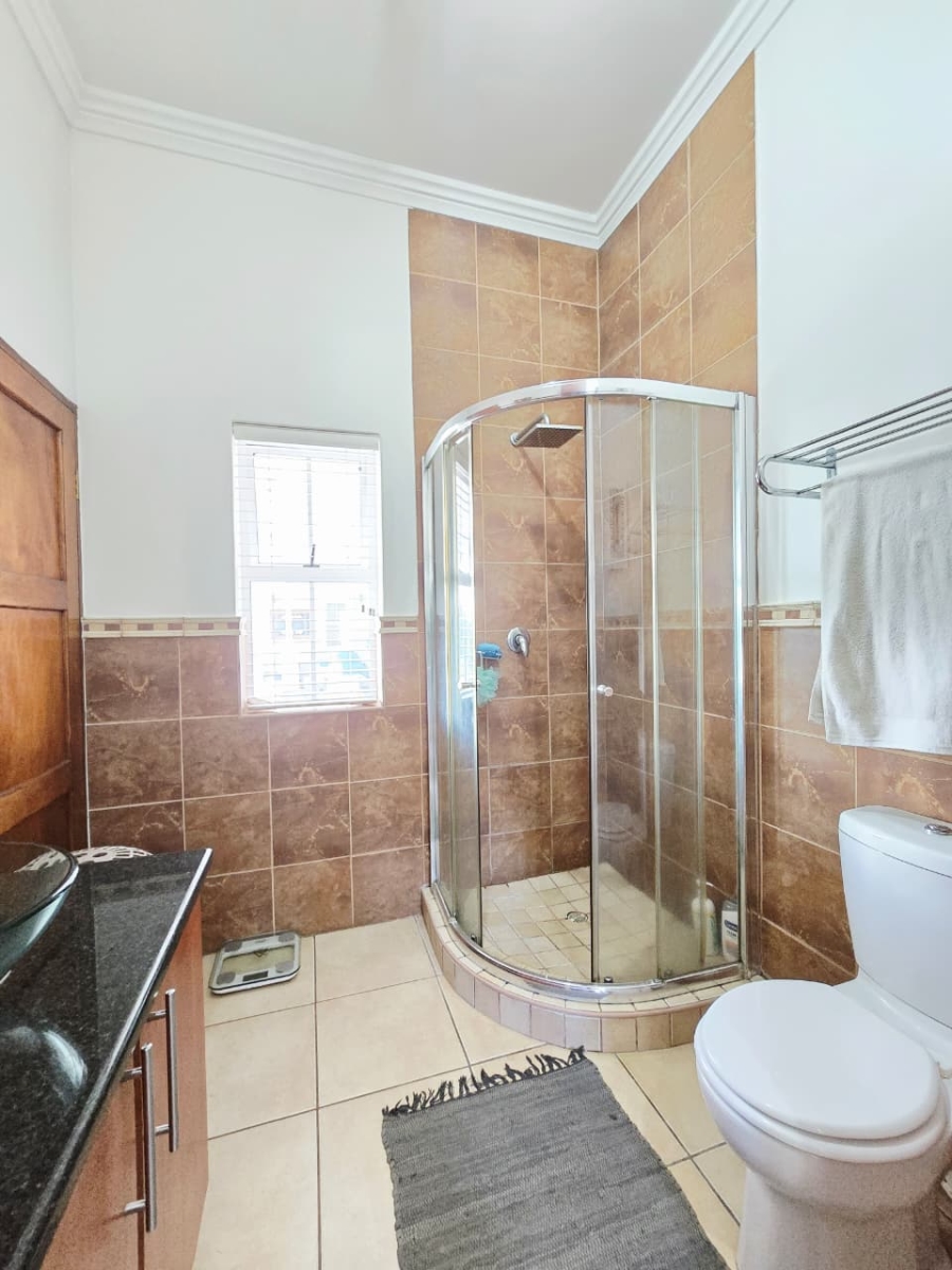 5 Bedroom Property for Sale in Kingswood Golf Estate Western Cape